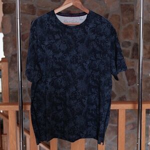Robert Graham 2XL T-Shirt